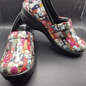 Easy Street Multicolor Graphic Mules